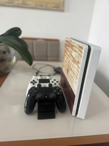 PlayStation 4 Slim 500gb HD externo 2T, 3 controles, 6 jogos