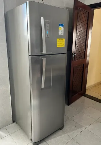 GELADEIRA ELETROLUX INOX 280L