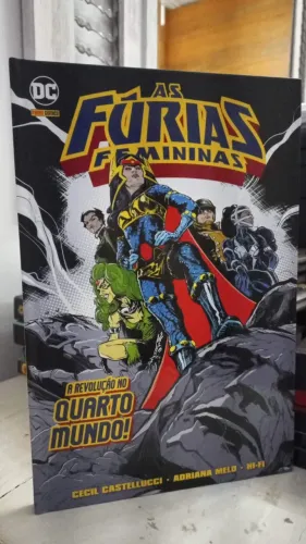 Hq As fúrias femininas - Castellucci, Cecil - Panini - Capa Dura 2021 144 paginas novo