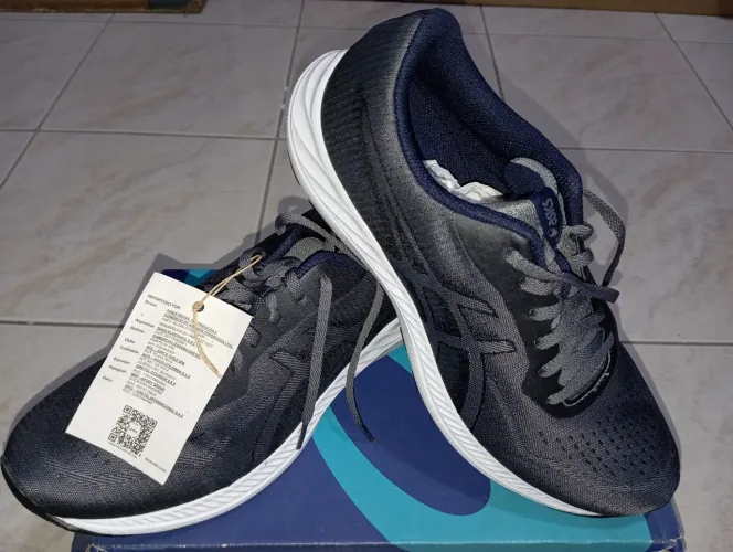 Tênis Asics Ugoki