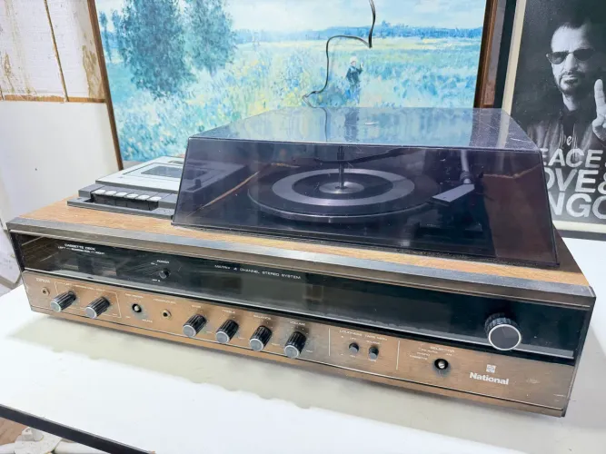 Rádio antigo National ss-5000
