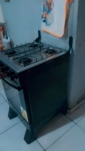 Fogão 4 bocas ,novo com 4 meses de uso , por 150 , contato (92) * 