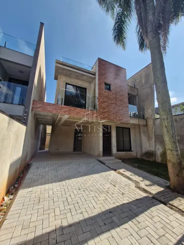 SOBRADO com 3 dormitórios à venda com 111m² por R$ 782.000,00 no bairro Santa Cândida - CU