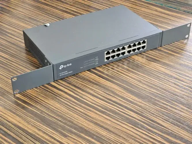 Switch 16 Portas TP-Link Gigabit TL-SG1016D (Semi Novo)