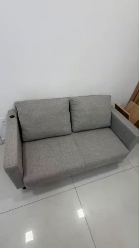 Sofá de dois lugares 