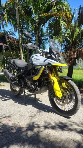 Suzuki v-stron 800 DE