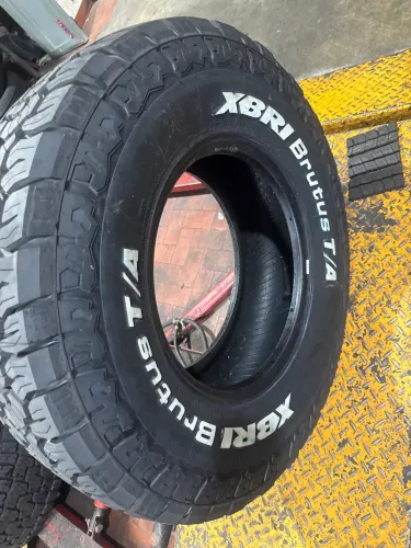Pneu aro 16 265/75 r16 xbri brutus a/t ta 10pr 123/120r letra branca