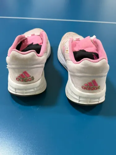 Tênis feminino adidas