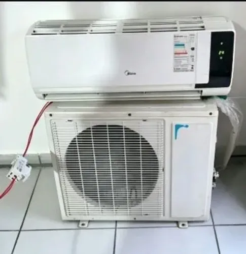 Ar condicionado tipo split Midea 12.000 btu.