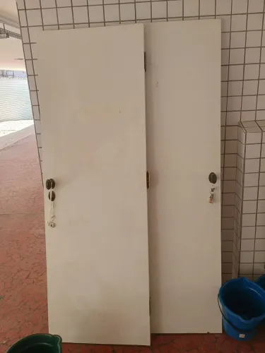 Vende se 2 porta em ótimo estado