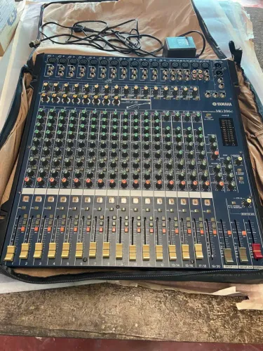 Mesa de som Yamaha MG206C / Potência Wattsom DBL 4000