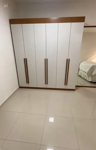 Guarda-Roupa Novíssimo 6 Portas - Apenas 2 Meses de Uso