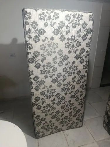 CAMA BOX DE SOLTEIRO EM PERFEITAS CONDIÇÕES DE USO.