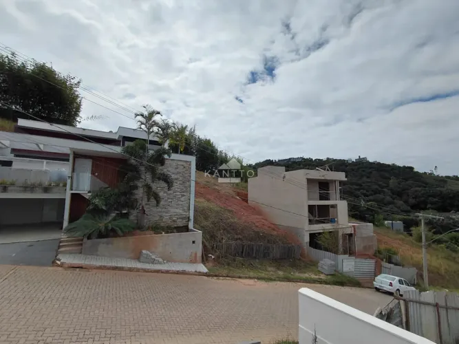 **Oportunidade Única! Terreno Residencial 450m2 à Venda em Juiz de Fora, MG**