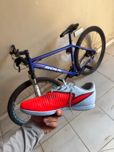 Chuteira salão Nike Phanto 6 club