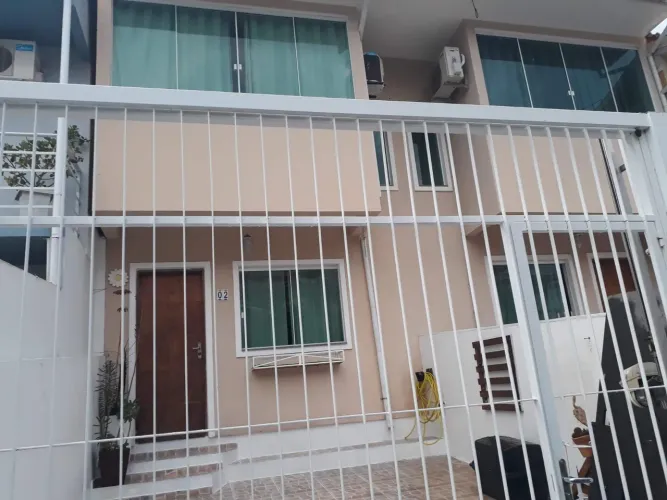 Alugo casa 2 dormitórios em Canasvieiras direto com proprietário