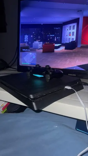 PlayStation 4 slim 1tb