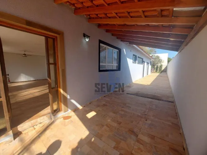Casa Exclusiva com 3 Suítes no Centro de Piratininga Amplitude e localização