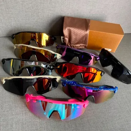 Óculos Oakley M221