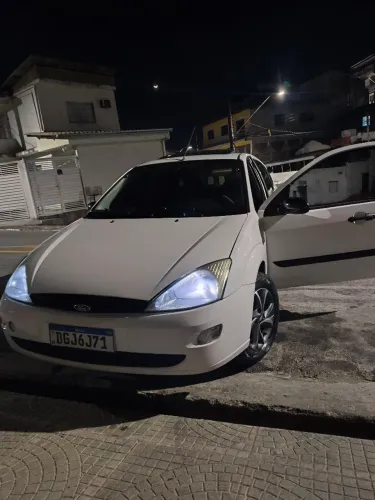 Ford Focus 1.8 16V 5P 2003