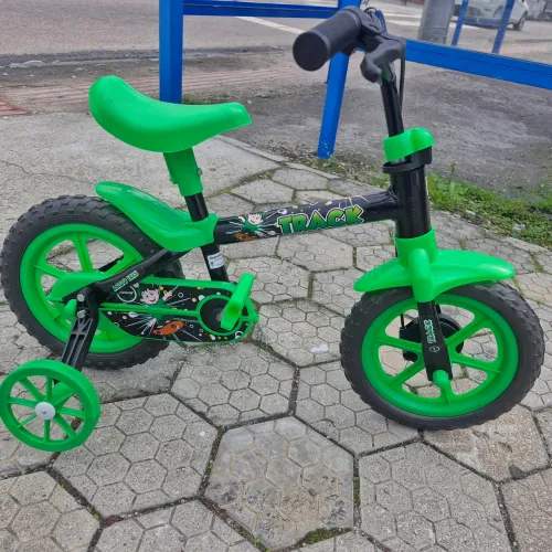 Bicicleta infantil menino