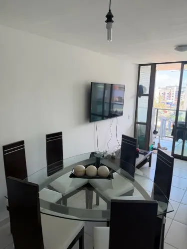 Mesa de vidro e madeira Cadeiras