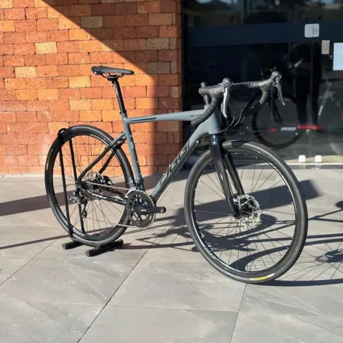Bicicleta 700 Oggi VellocOggi Velloce Disc 2025 16v Shimano Claris Grafite/Preto Impecável