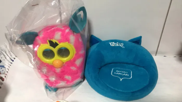 Furby fala em inglês +Almofada (Funcionando)