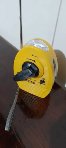 Radio  fm am  e lanterna  de led 