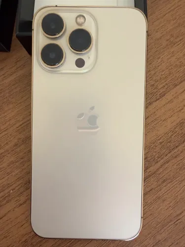 iPhone 13 Pro dourado 