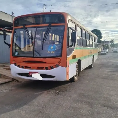 ÔNIBUS ESCOLAR 52 LUGARES M.BENZ/INDUSCAR APACHE A 52 lugares 