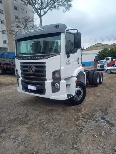 Volkswagen Constellation 17.280 CRM 4x2 - 2013 | Manual | Pronto para o Trabalho