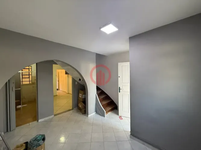 Sobrado em Vila | 95m² | 2 Dormitórios | 1 Suíte | Quintal com Churrasqueira | 1 Vaga | Be