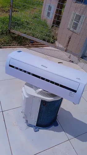 Ar split 12.000 btus inverter semi novo Qef