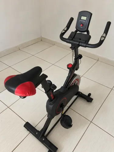 Bicicleta ergométrica spinning com painel digital