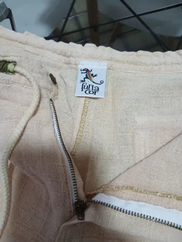 Calça em algodão cru da Furtacor
