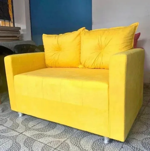 2 lugares com PUFF sofás novos