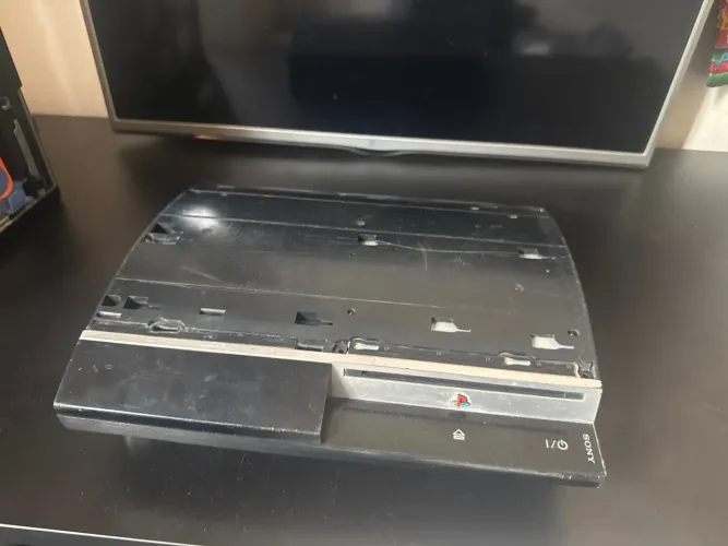 PS3 defeito capacitores (liga, dá tela e desliga)