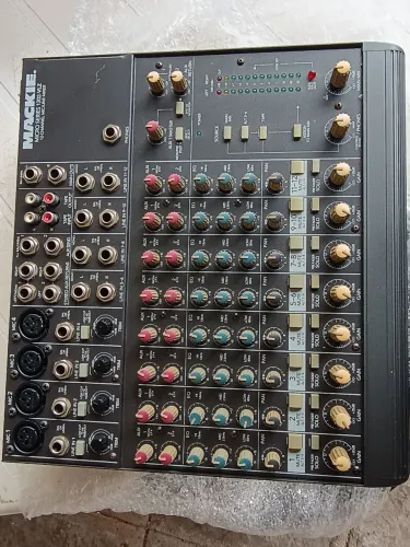 Vendo mesa de som Mackie micro séries 1202-VLZ 12 canais americana 