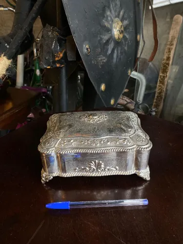Antigo porta-jóia em metal (ref:282)