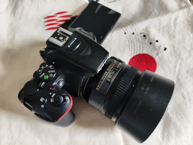 Nikon D5500 + 50mm ou 35mm ambas 1.8G (vc escolhe qual)