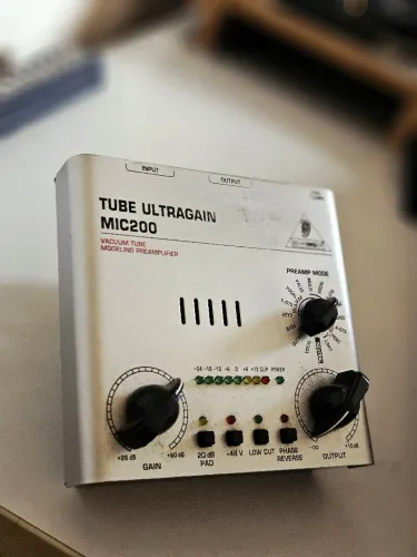 Behringer Tube Ultragain MIC200 - Pré-Amplificador Valvulado