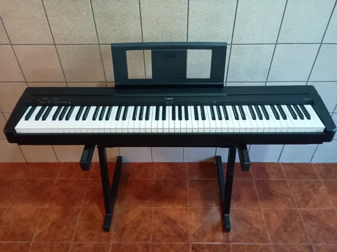 PIANO DIGITAL YAMAHA P-45 SEMINOVO