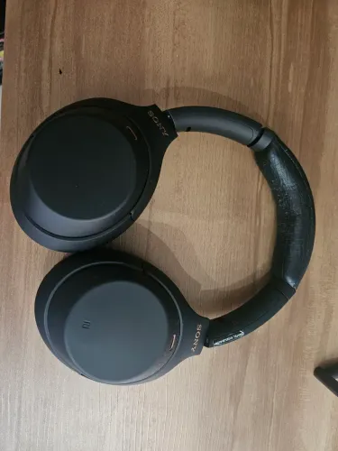 Sony WH-1000XM4 headphones cancelamento de ruído 