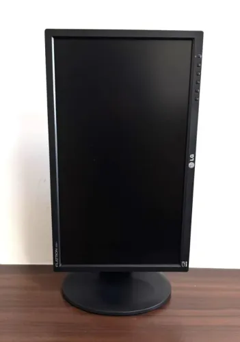 Monitor LG 20" E2011 LED - Base com Ajuste de Altura e Pivot