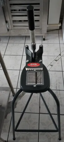 Cortador DAK grande com Tripé