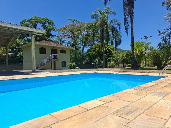 ANTONINA-PR --2 CASAS/ PISCINA /TERRENO DE 2 MIL M²