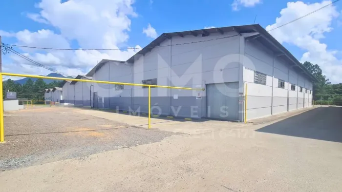 Galpão para locação  Bairro Benedito - Indaial/SC | 937m² |Mezanino e Doca