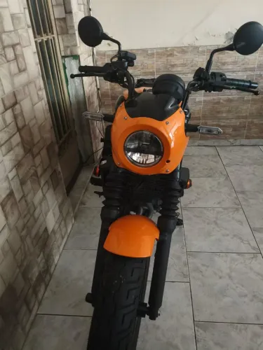 Vendo moto em raríssimo estado.