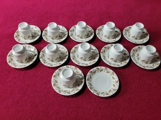 Jogo de Xicaras e Pires de Porcelana Schimitd Ivory com 11 Xícaras e 12 Pires de Cafezinho